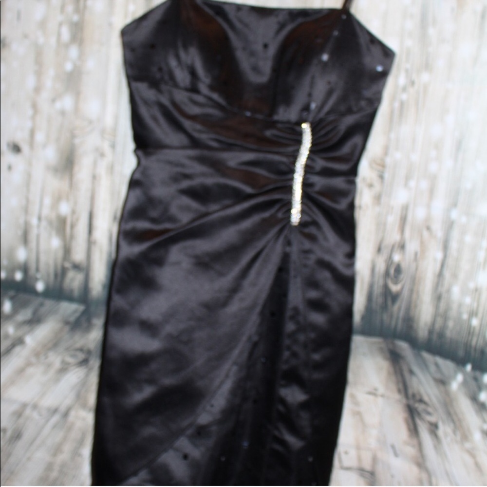 Black Dress - Picture 3 of 8
